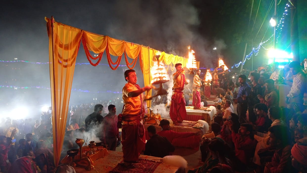 Such a view on the ghats, as if the stars have come down from the sky