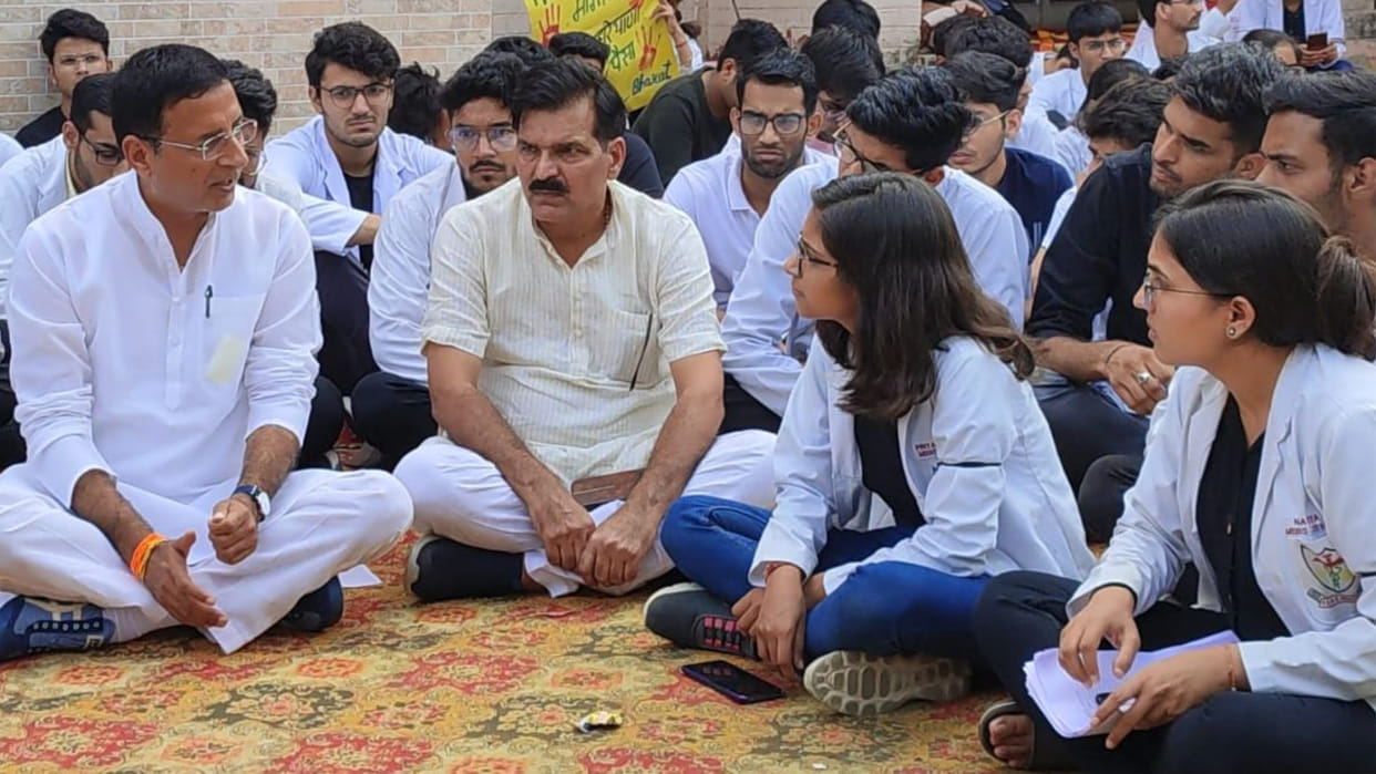 Rohtak: Doctors celebrated Black Day by wearing black badges