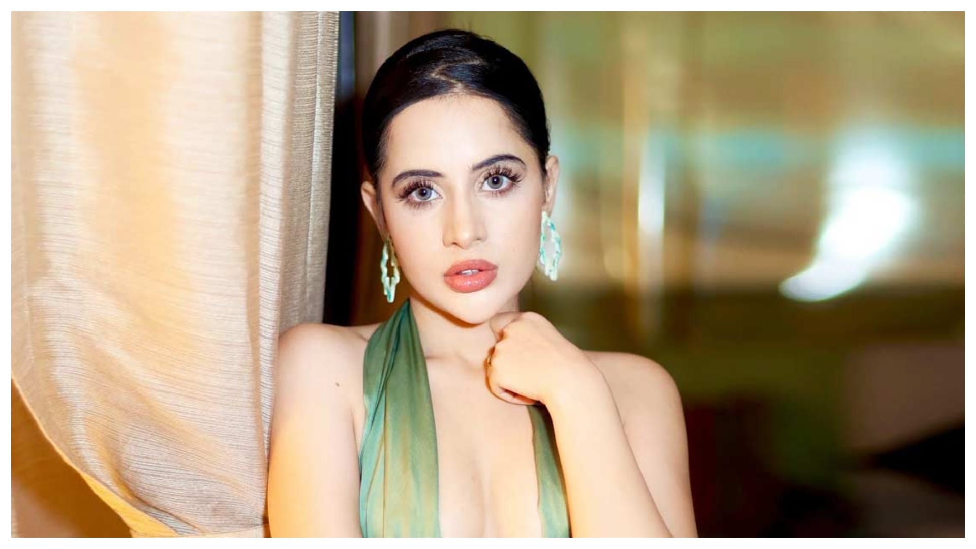 urfi javed bold look with diamond hands top know how did she make it