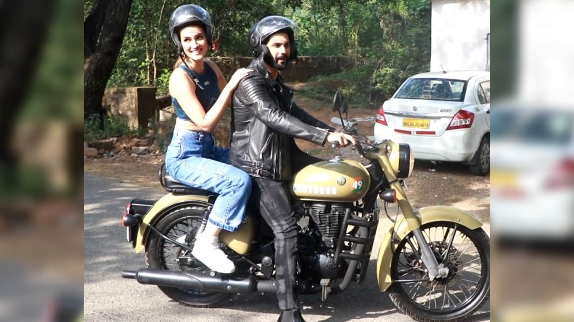 Bhediya promotion Kriti Sanon and Varun Dhawan go out for the bike ride on the streets of Mumbai
