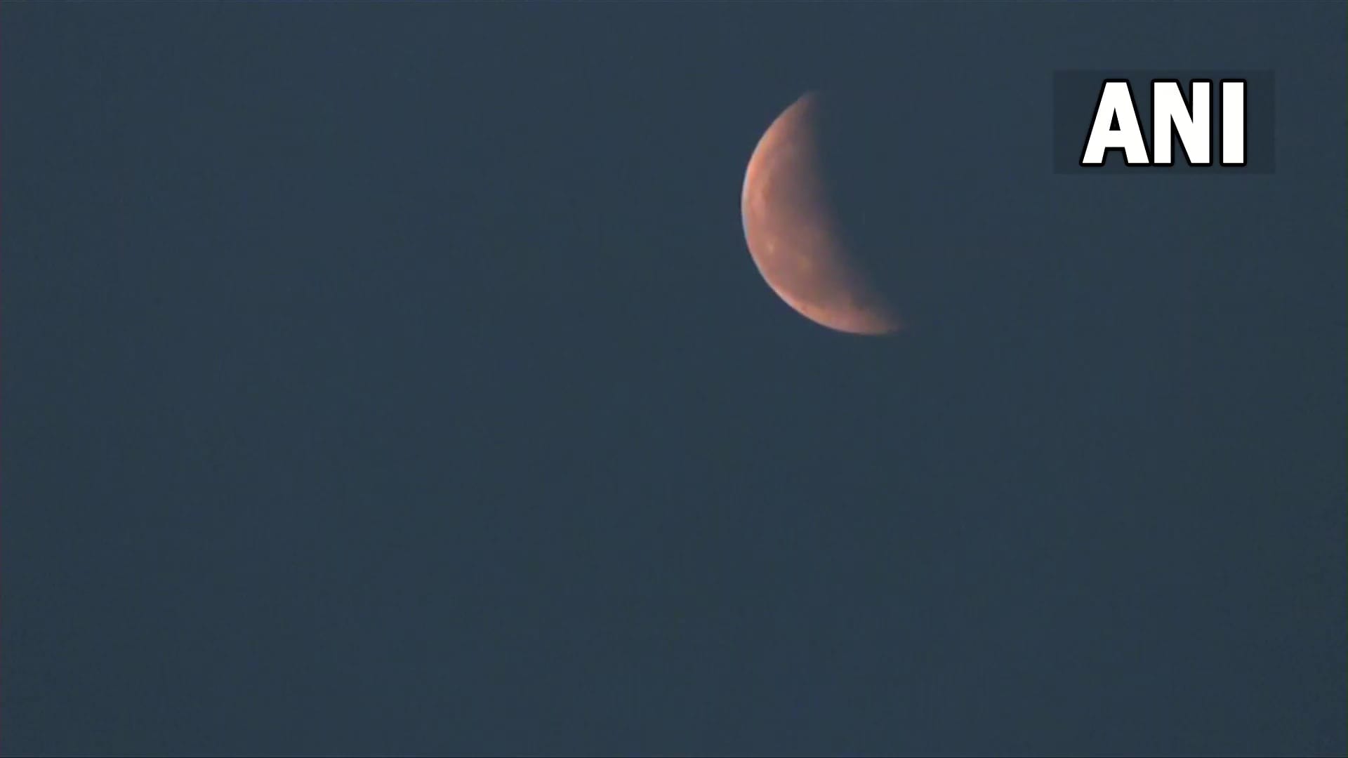 Chandra Grahan 2022 People saw the last lunar eclipse of the year