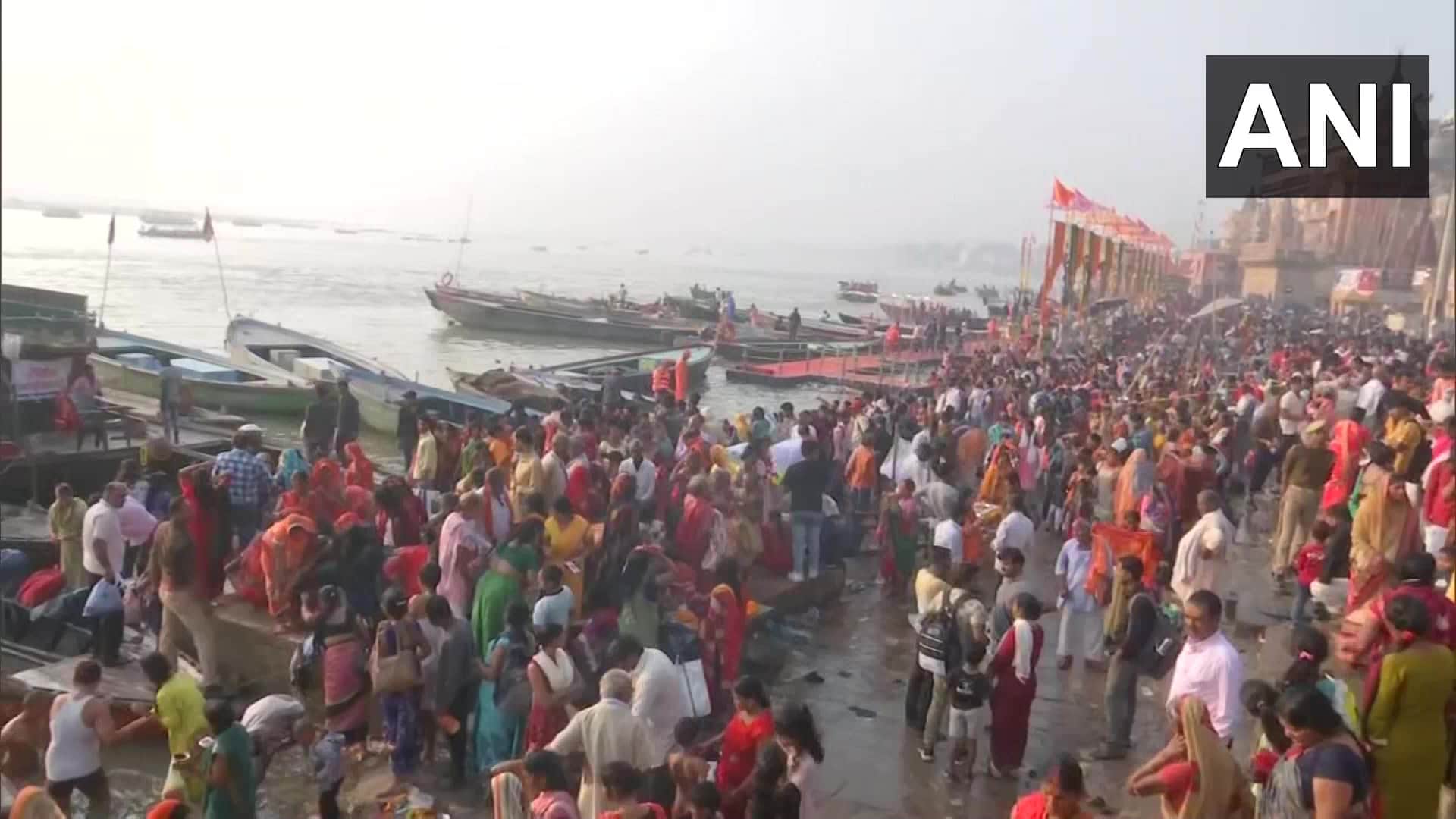 On the occasion of Kartik Purnima The people of Kashi lit 21 hundred ghee lamps