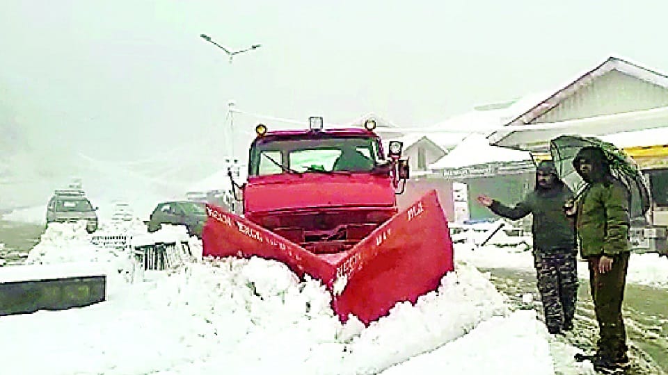 Mughal Road closed for the third day, heavy rain and snowfall warning in Jammu and Kashmir tomorrow