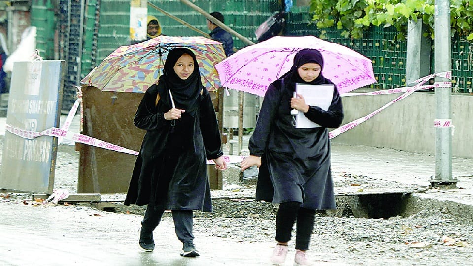 Chances of rain and snowfall in Jammu Kashmir today, mercury dropped in Kashmir