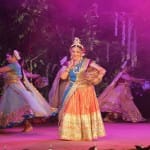 प्रस्तुति देतीं हेमा मालिनी