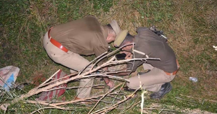 Challenge to Police in Varanasi criminal firing on chest of daroga saying that he became  goon