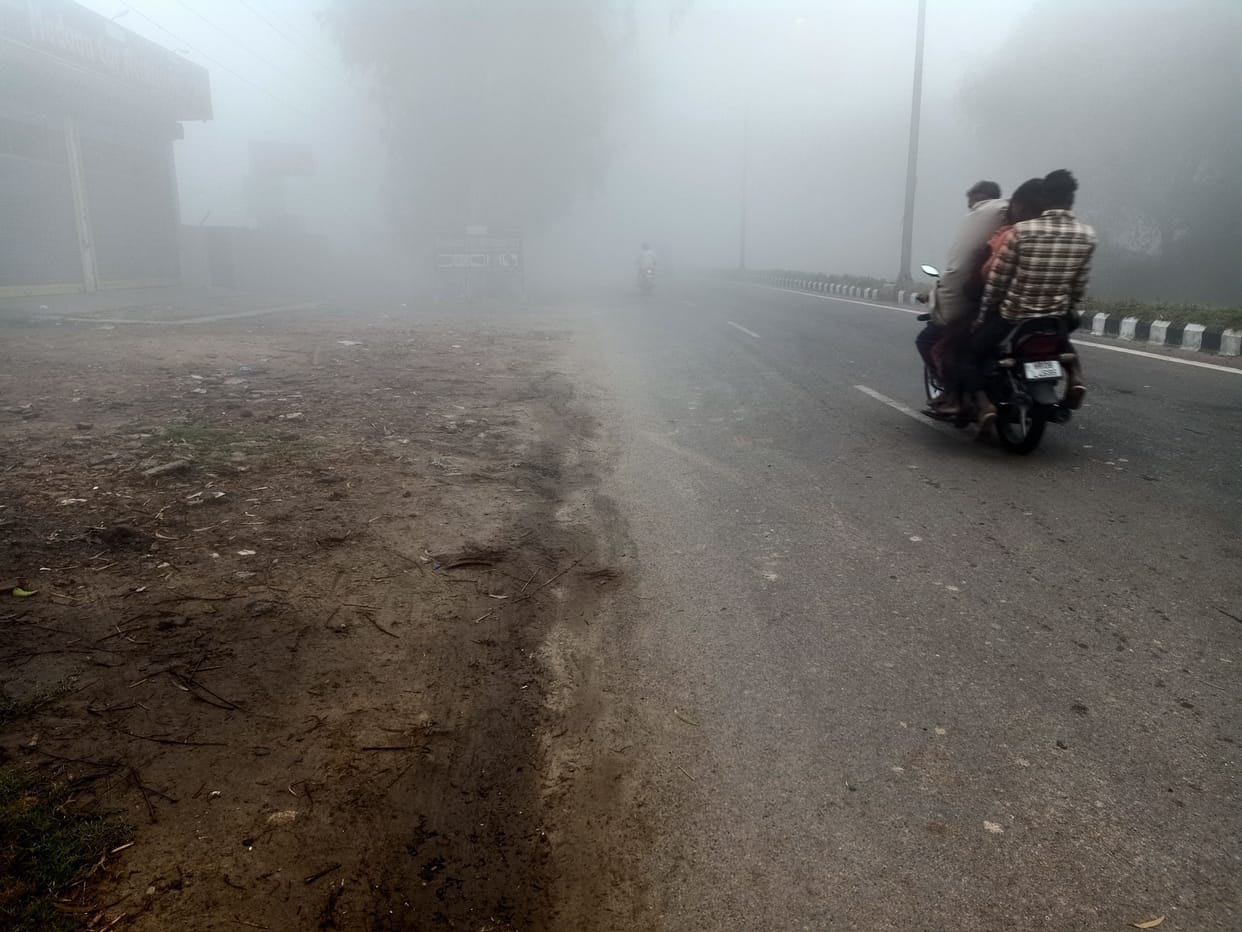 winter knocks with fog