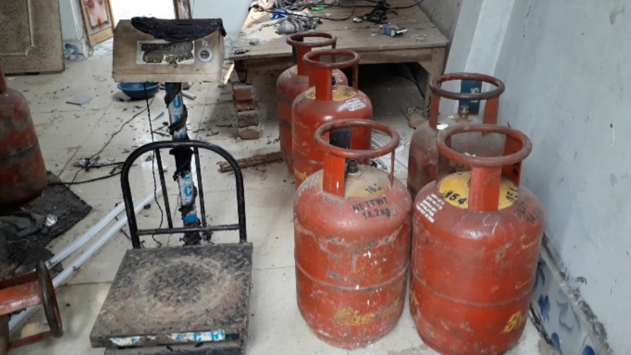 Blast during refilling in a house in Dargah thana kshetra in Bahraich.