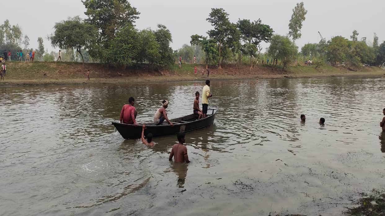 barabanki up accident boat overturn in sumli river see photos