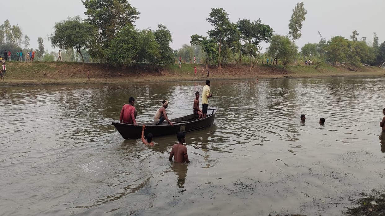 barabanki up accident boat overturn in sumli river see photos