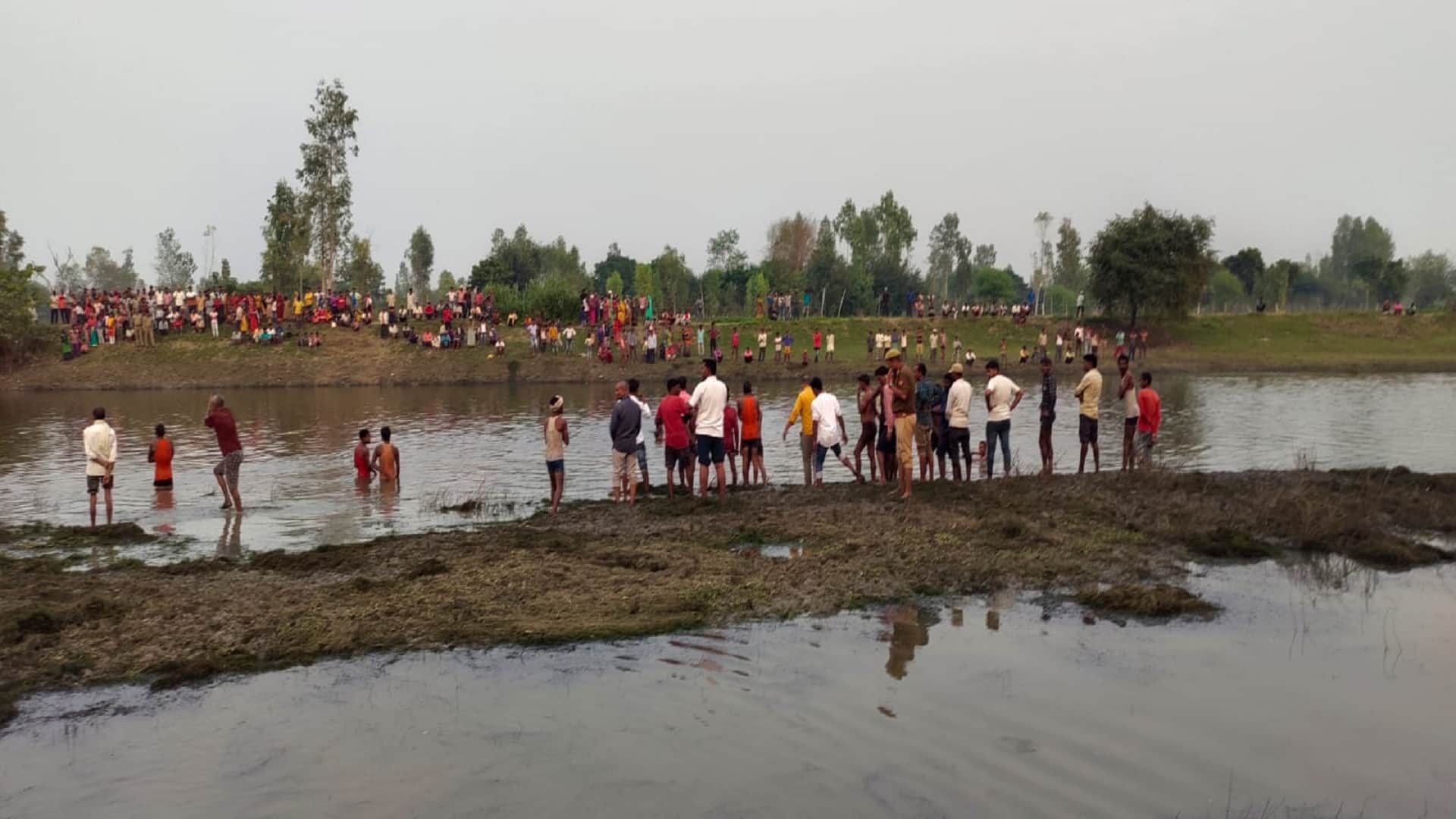 barabanki up accident boat overturn in sumli river see photos