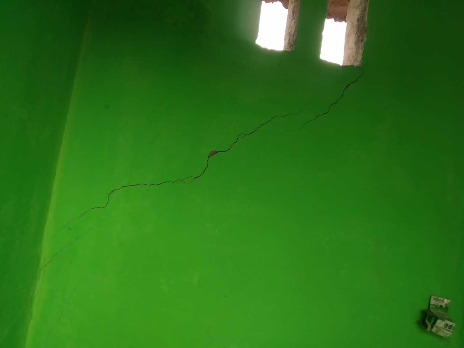 People trembled by the first tremors of the earthquake