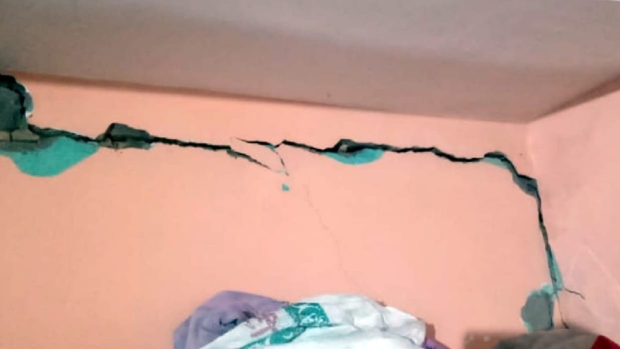 House cracked due to earthquake in Bijnor district of Uttar Pradesh