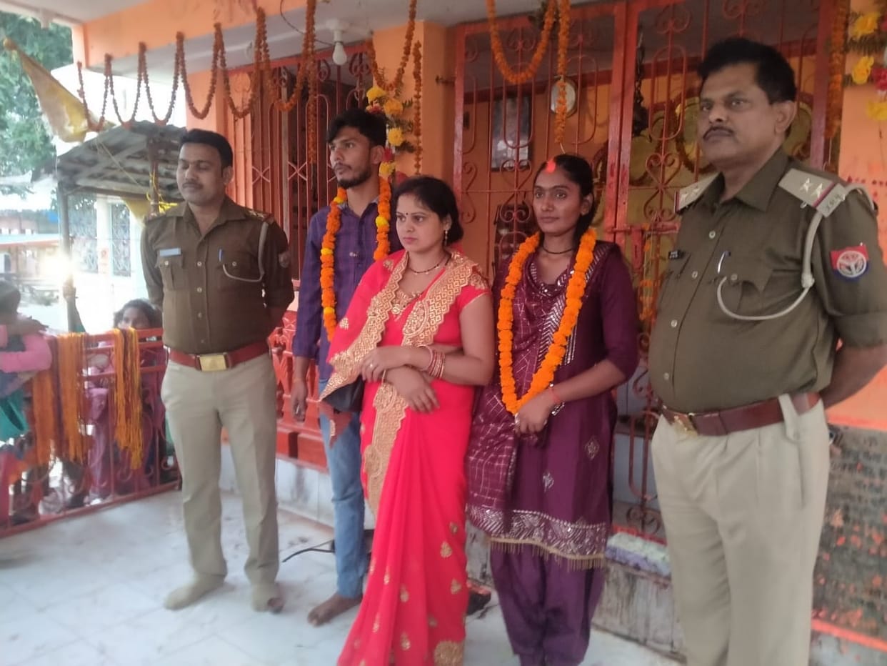 The loving couple took seven rounds in the presence of the police in the temple