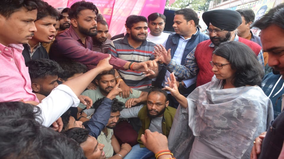 Dehradun news: Dav college two students High voltage drama on Mobile Tower photos