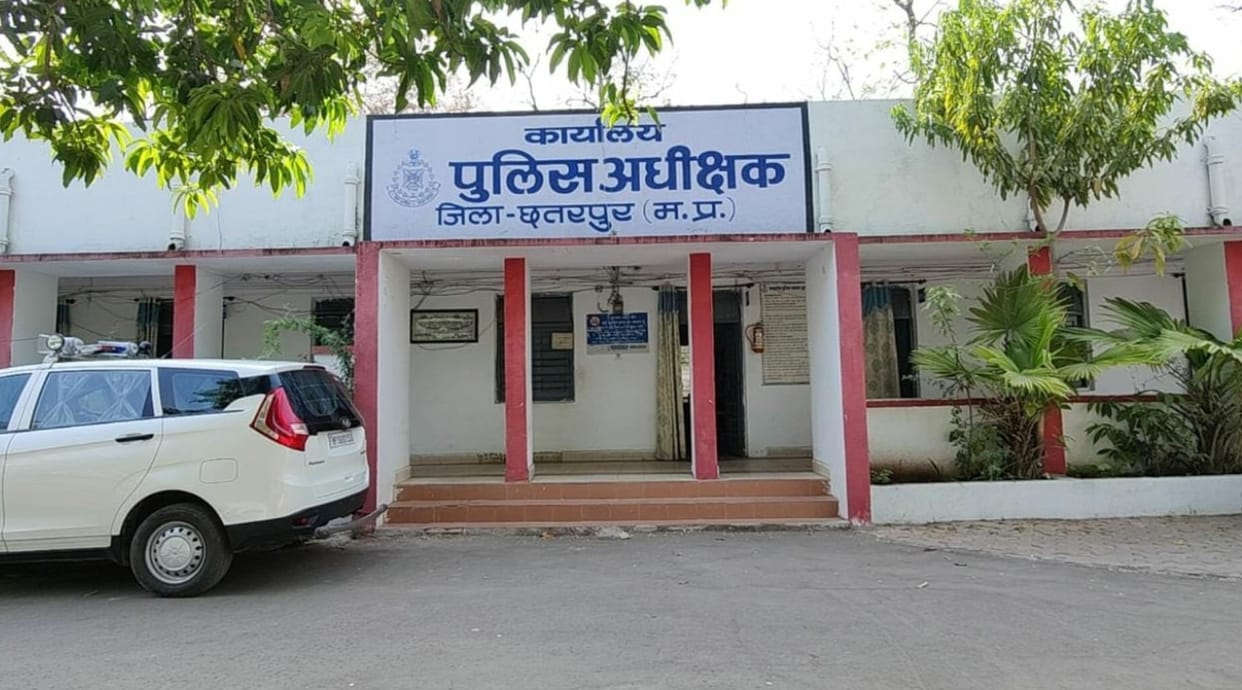 Two policemen suspended for assaulting minor girl in Chhatarpur