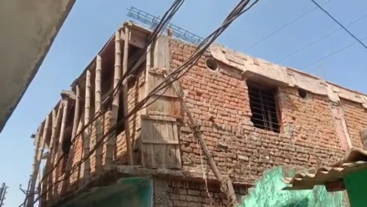 worker dies due to electrocution during work in house in chhattisgarh