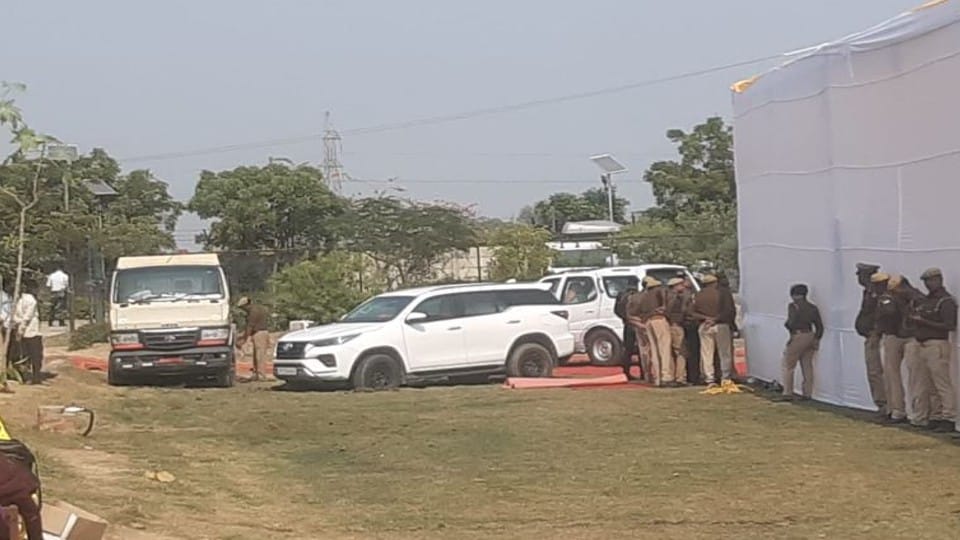 CM Yogi Adityanath's car stuck at the venue in Mathura