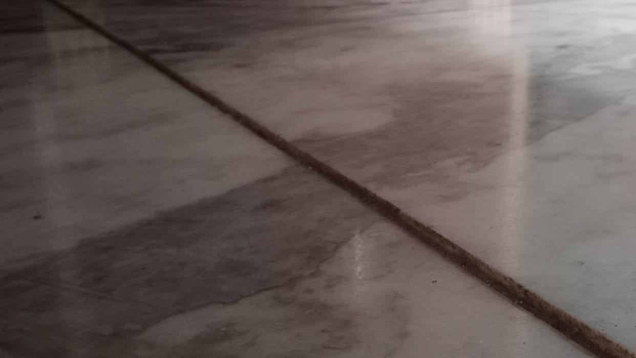 cracks in flour because of earthquake in shravasti