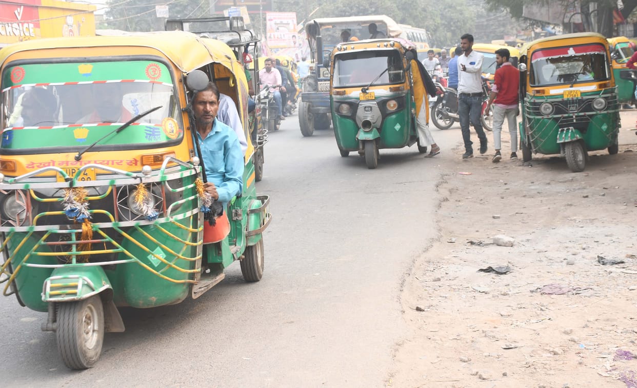 Hi-tech traffic of the district running from the whistle