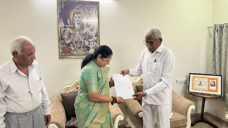 Gujarat Election: Congress MLA Bagha Barad quits Congress News in Hindi