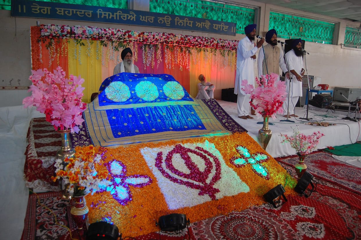 Praised Guru Mahima by doing Ardas in Gurughars