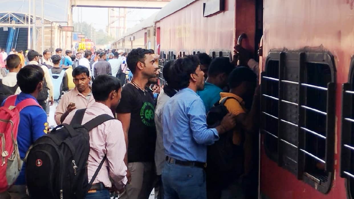 Two Holi specials will run from Gorakhpur to Anand Vihar and LTT
