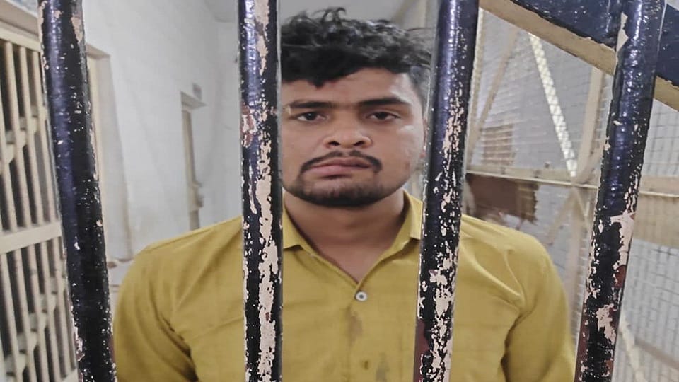 Boyfriend killed by pushing girlfriend from third floor in Noida