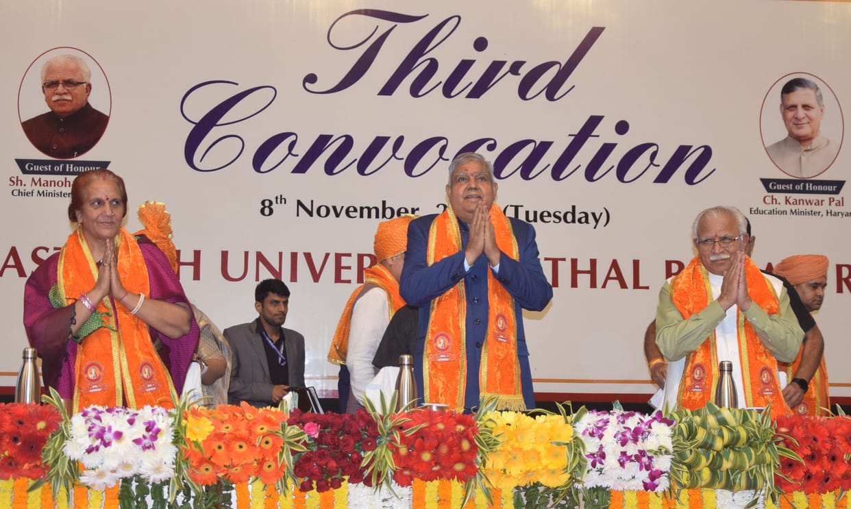 Vice President apologizes to students for arriving late