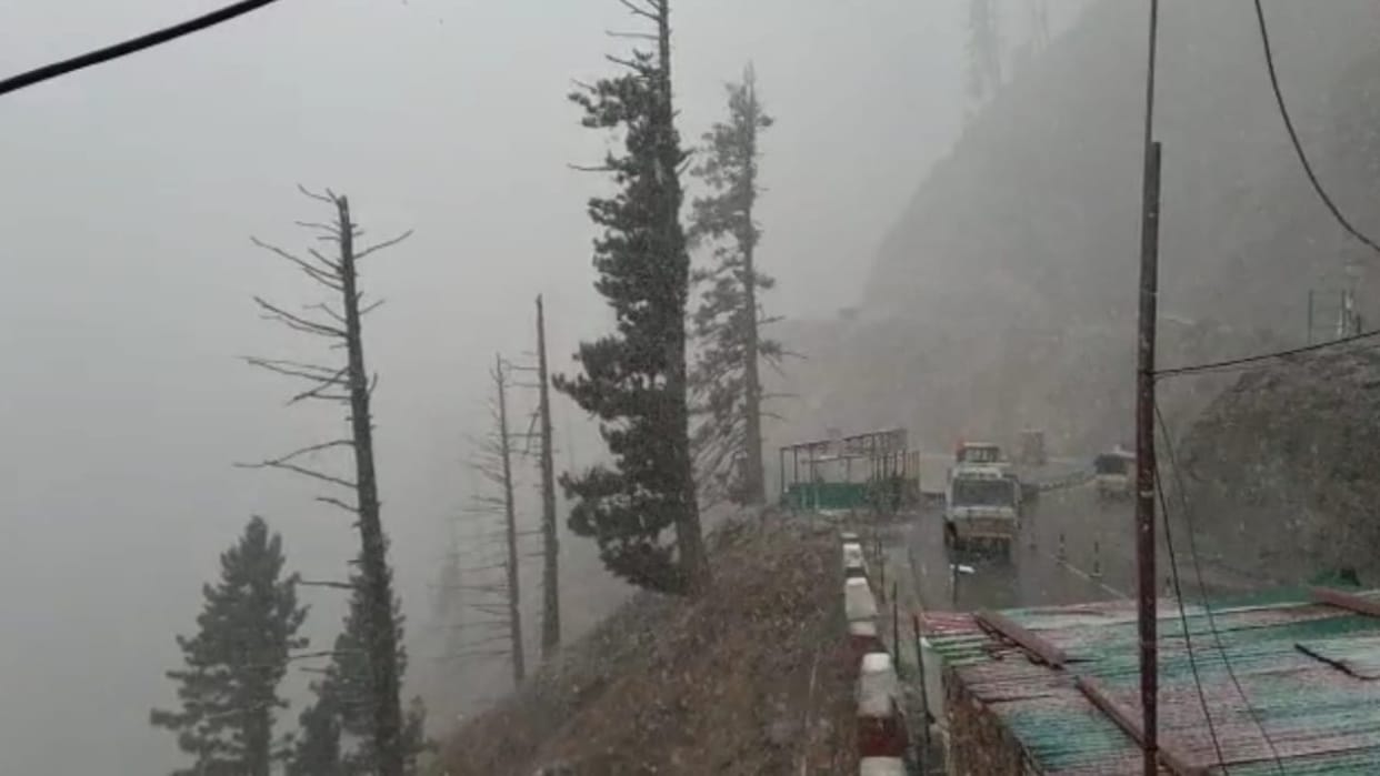 Jammu Kashmir Weather: Mughal road Srinagar Leh highway closed due to snowfall rain in Jammu