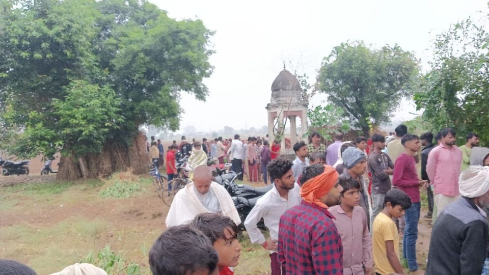 three people scorched due to lightning stroke during rain in agra