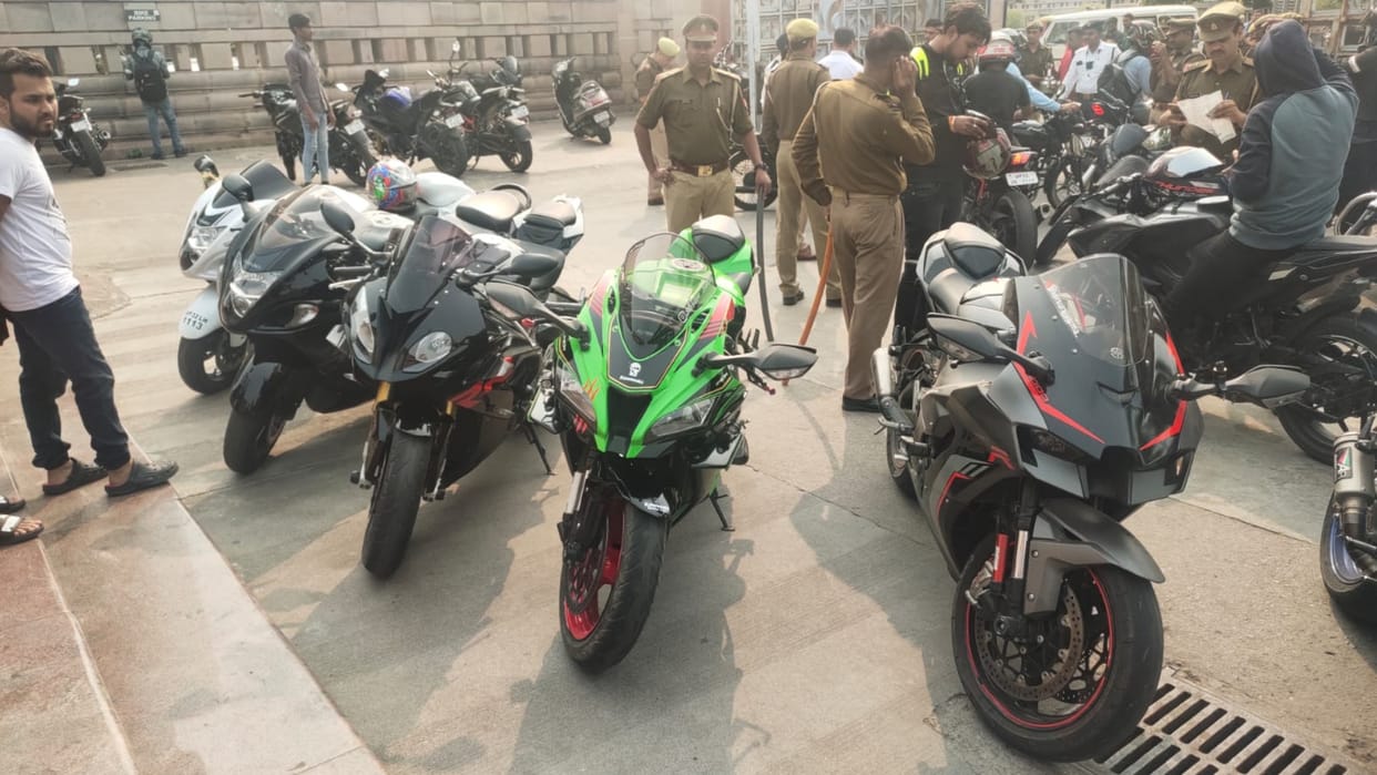 Challan of 80 bikers in Gomati Nagar in Lucknow.