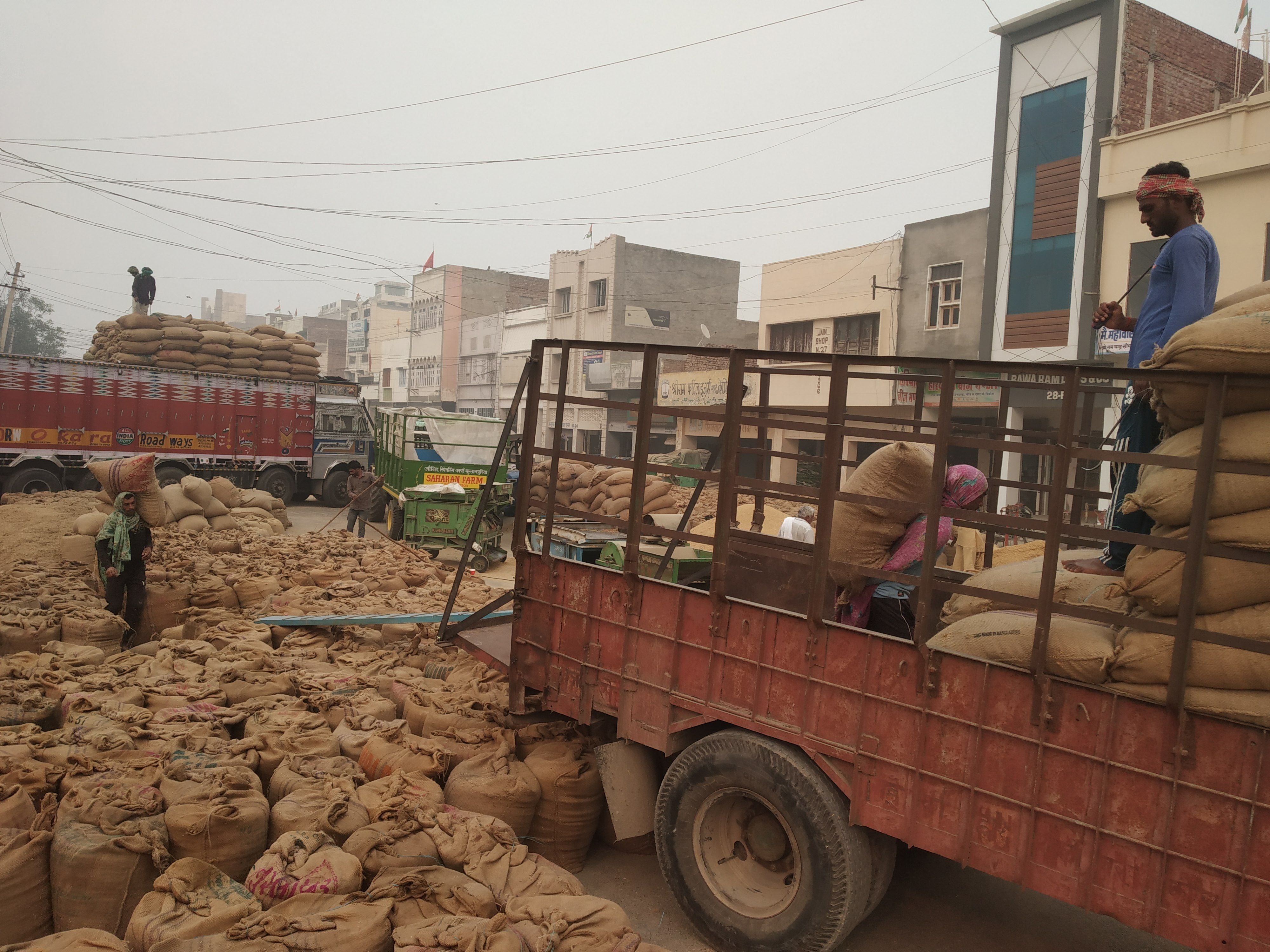 Bad weather: 30 thousand quintals decreased paddy arrival