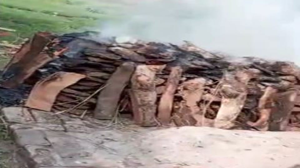 women extinguished the burning pyre by pouring water in Mathura