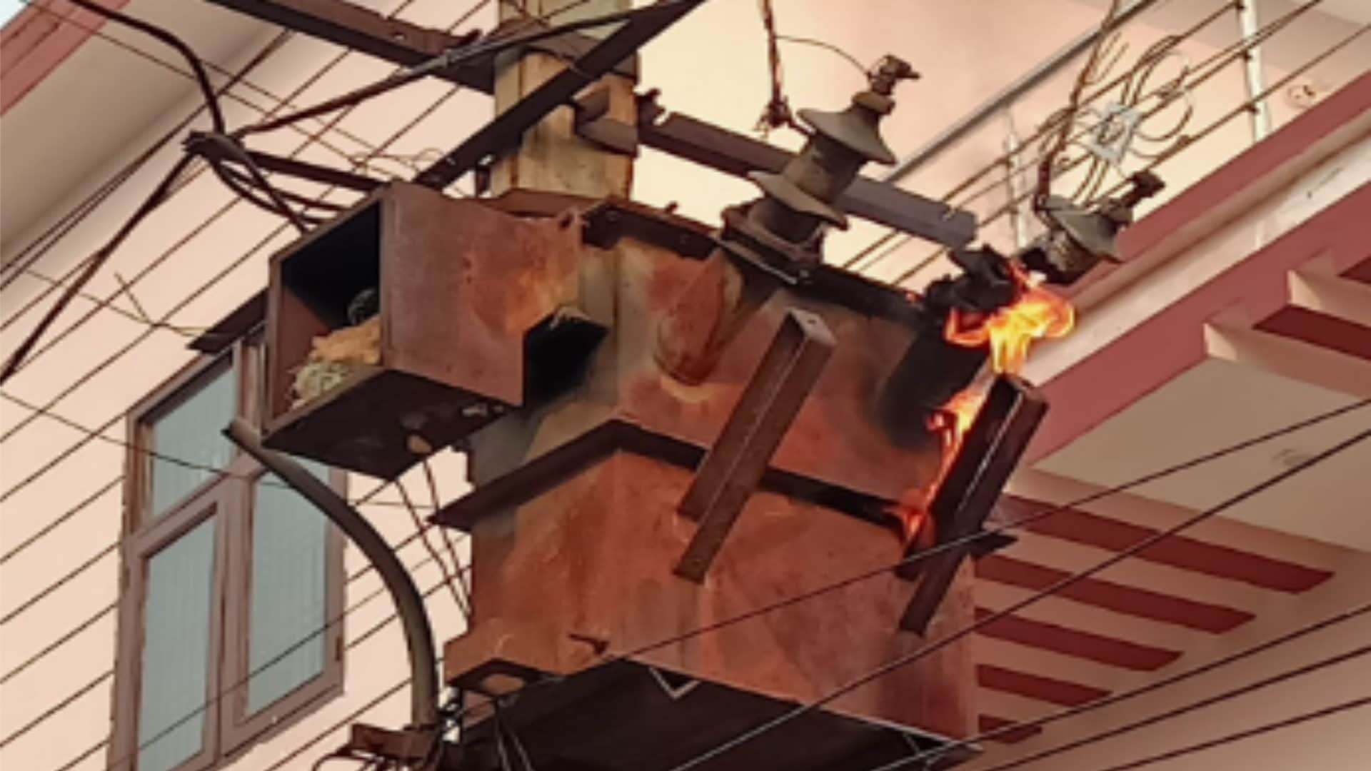 Fire break out in transformer, current ran in the houses of the colony, see pictures