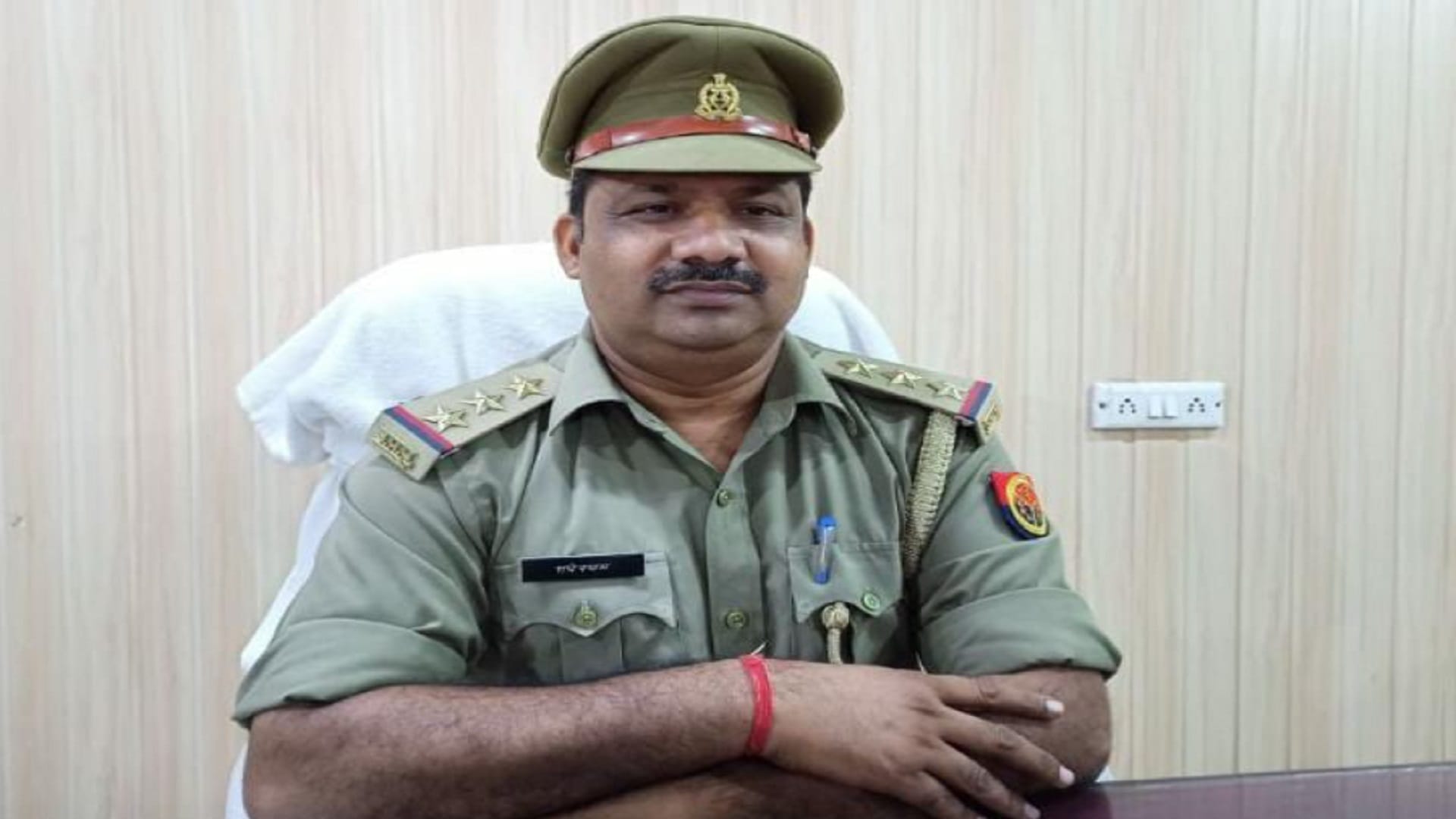 A dog attacked on inspector in Bijnor, got plastic surgery on hand in four hours