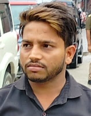 25 thousand reward arrested for looting from businessman