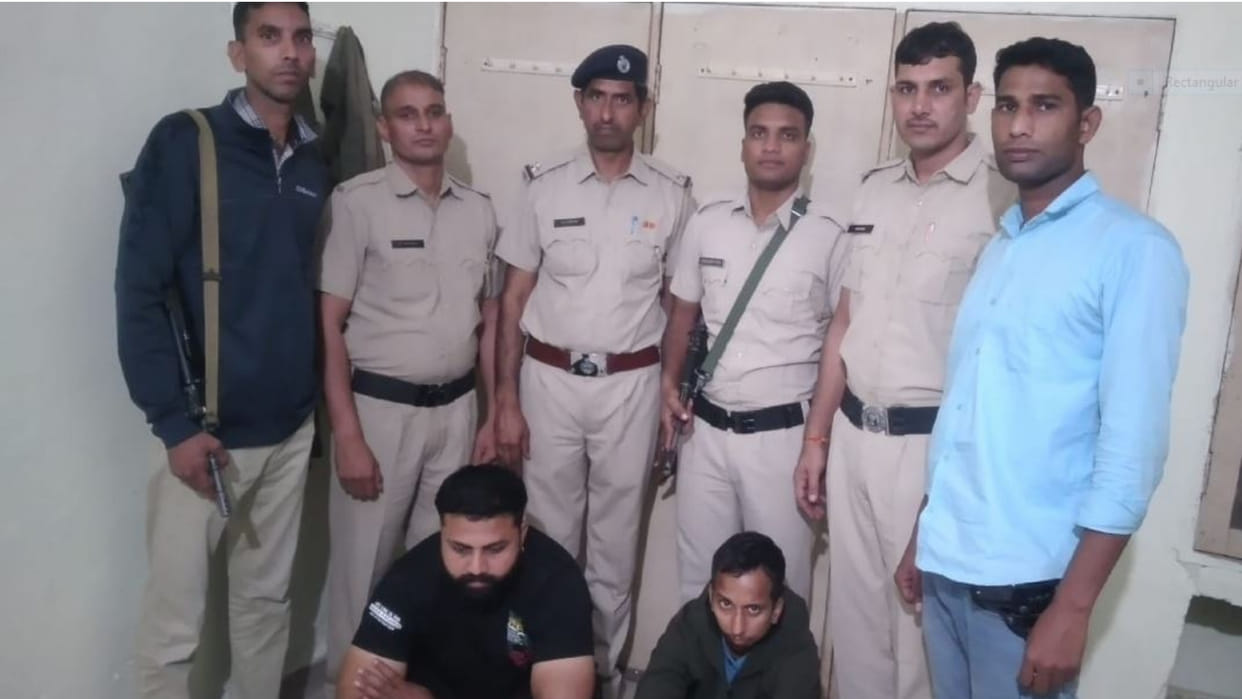 Charkhi Dadri: Special staff caught two smugglers in the bus, opium recovered