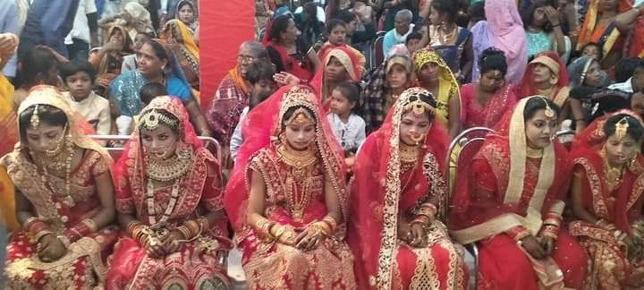 Banda: Seven couples tied the knot