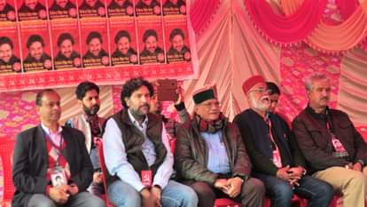 शिमला में सीताराम येचुरी व अन्य नेता।