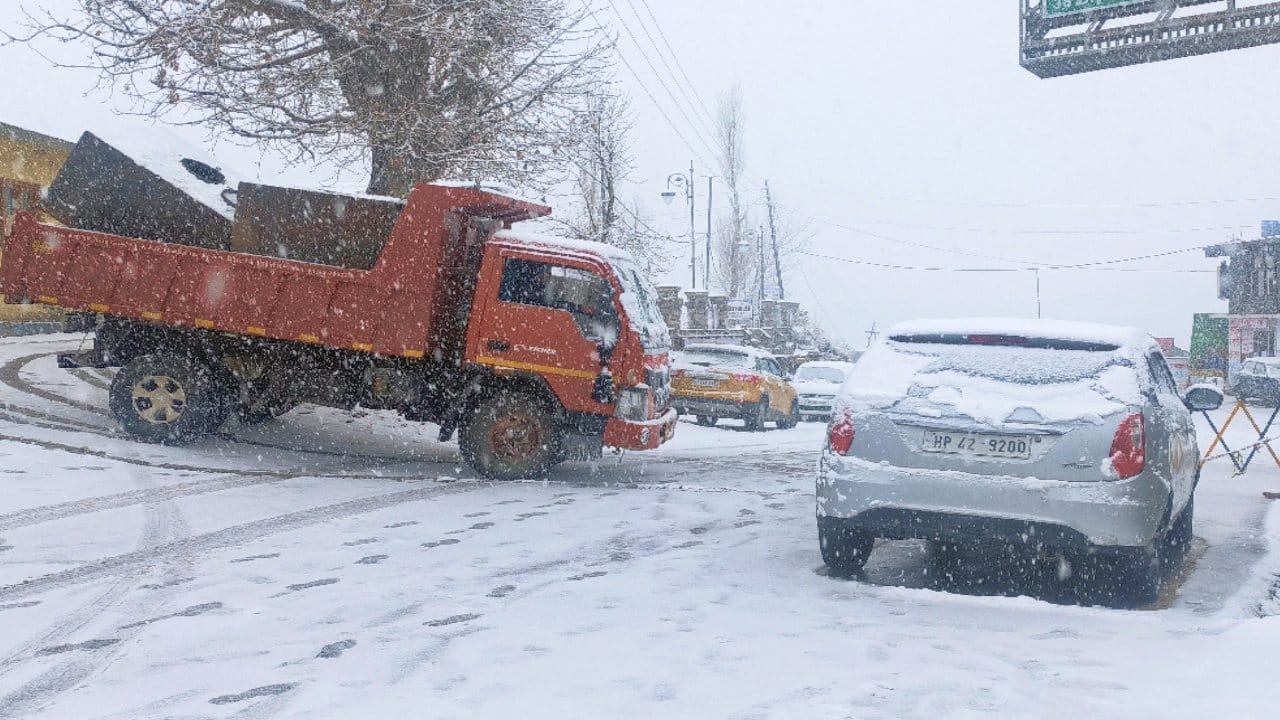 Himachal weather update, Snowfall in residential areas of Lahaul-Spiti and Kinnaur, see spectacular view in pi