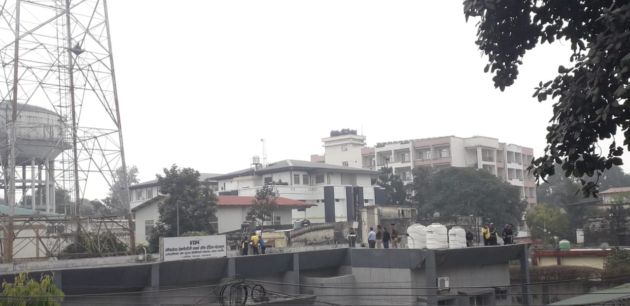 Dehradun DAV PG College students climbed on mobile tower demanding hold student union elections Uttarakhand
