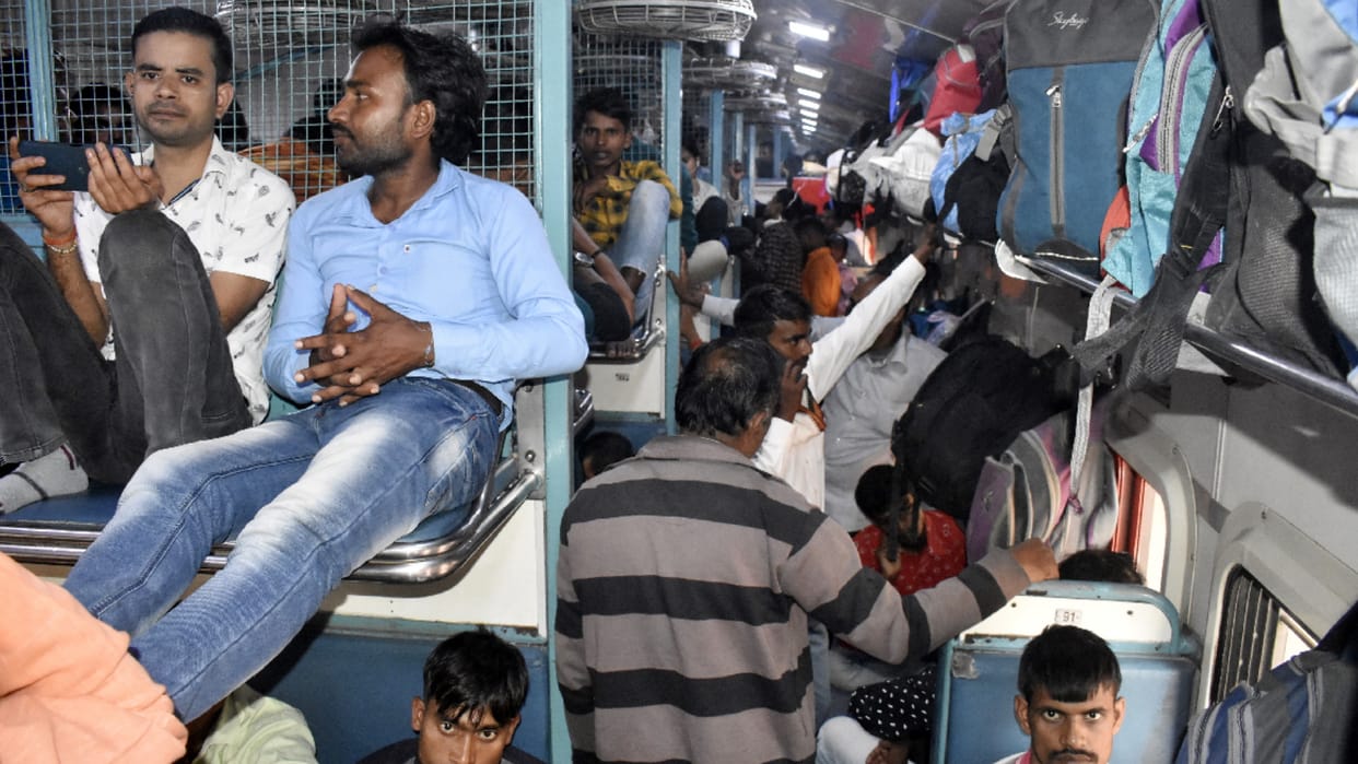 Compulsion to travel while sitting on luggage stand when seat is full