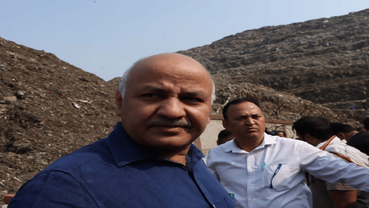 Delhi News: Deputy CM Manish Sisodia visits Okhla landfill site