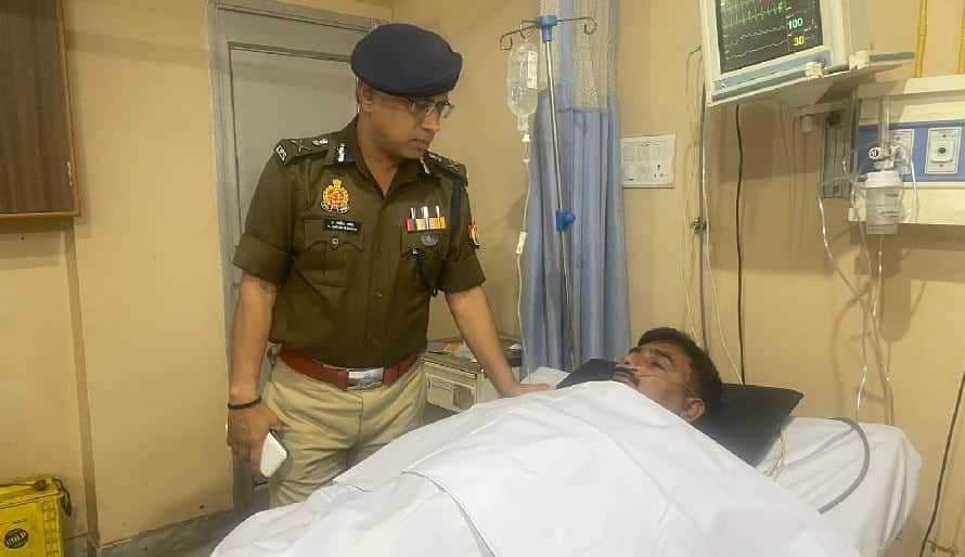 Challenge to Police in Varanasi criminal firing on chest of daroga saying that he became  goon