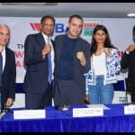 विश्व चैंपियन निकहत जरीन के साथ मुक्केबाजी संघ के पदाधिकारी।