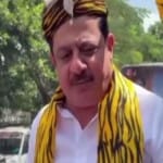 कांग्रेस नेता ने लहराई तलवारें