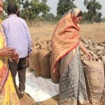 धान खरीदी केंद्रों का निरीक्षण करती विधायक छन्नी साहू