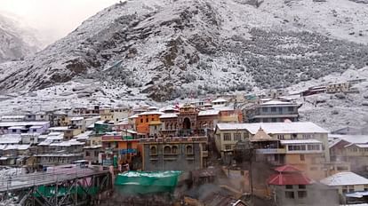 Badrinath: धाम में बदलता पल-पल मौसम काम में बना है बाधा, मास्टर प्लान के कार्य में जुटे 800 मजदूर Weather changing every moment in Badrinath 800 laborers engaged in work Uttarakhand news in hindi