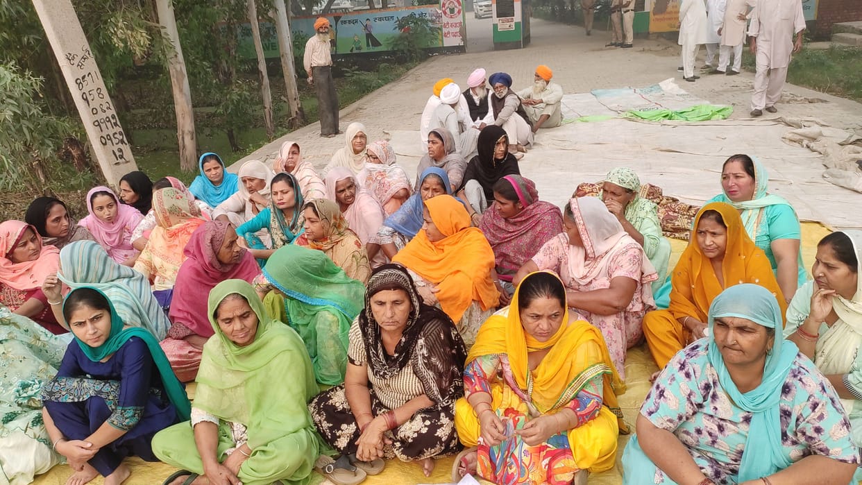 Villagers jammed after change in EVM in Dhurkada, voting was held after one and a half hours